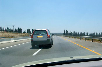 איור לשאלה: באילו תנאים מותר לסטות מקו הנסיעה?