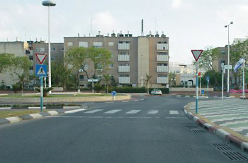 איור לשאלה: השלם: בהתקרבך למעבר חצייה להולכי רגל: