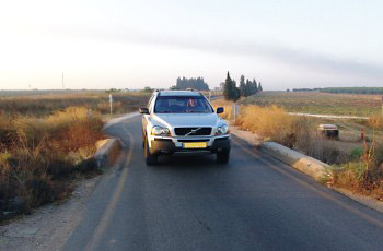 איור לשאלה: מתי מותר להעמיד רכב על גשר או בתוך מנהרה?