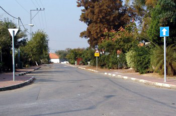 איור לשאלה: בתמונה שלפניך מתואר מצב בלתי אפשרי. מהו מצב זה?