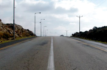 איור לשאלה: כיצד תנהג בקטע הדרך שלפניך?